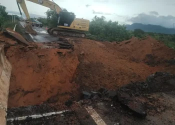 Ponte em Pacaraima é interditada para obras após rachar