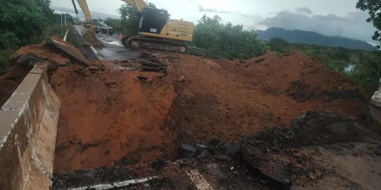Ponte em Pacaraima é interditada para obras após rachar