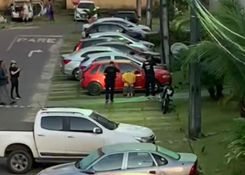 Vídeo: Durante operação no Tarumã, bandidos fazem os filhos reféns e dois policiais são baleados