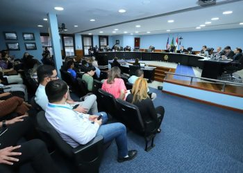 Candidato não vacinado contra Covid-19 é impedido de tomar posse em concurso do TCE-AM