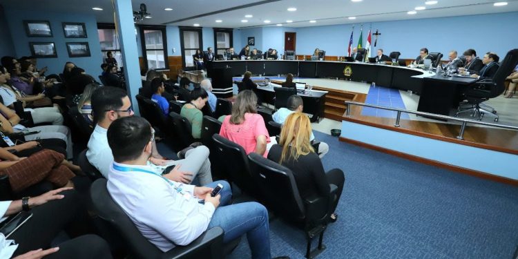 Candidato não vacinado contra Covid-19 é impedido de tomar posse em concurso do TCE-AM