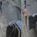 Bandidos tentam roubar carro e são recebidos a tiros porque era uma viatura descaracterizada; vídeo