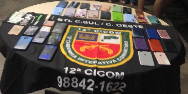 Polícia recupera 30 celulares roubados em um único bairro de Manaus