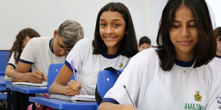 Amazonas dá início à consulta pública que pode acabar com Novo Ensino Médio 