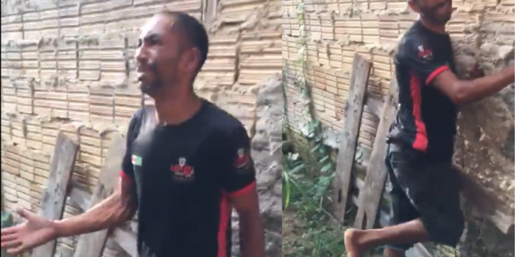 Homem leva palmatória de tribunal do crime e implora: “no pé não, é quebrado”