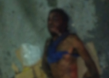 Cadáver de homem agredido é encontrado dentro de sofá em Manaus