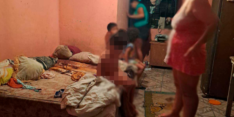 Mãe abandona filhos sozinhos em quitinete para ir usar drogas