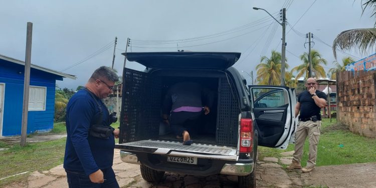 Pai chama a filha para fazer trisal no Amazonas e acaba preso pela polícia