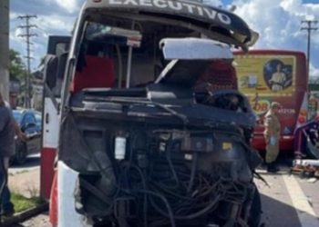 Motorista afirma que acidente na Torquato foi culpa do asfalto