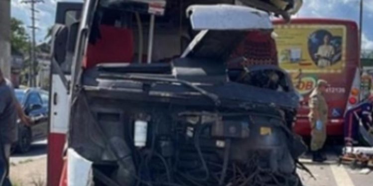 Motorista afirma que acidente na Torquato foi culpa do asfalto