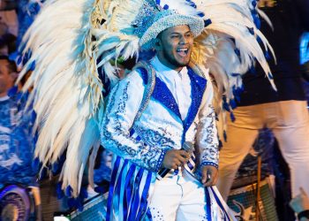 Cruzamento perigoso no Alvorada deixa carro capotado na via