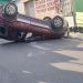 Cruzamento perigoso no Alvorada deixa carro capotado na via