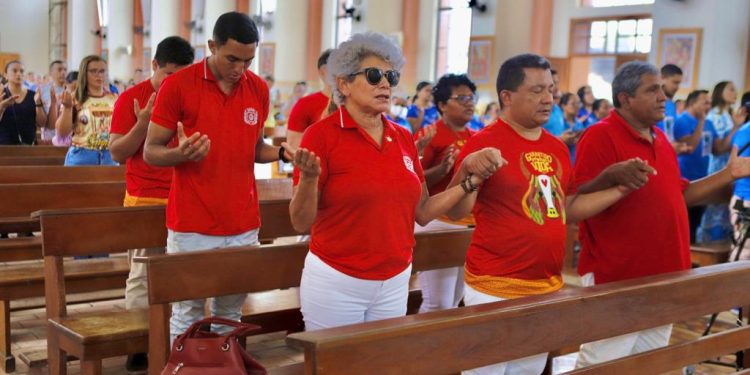 Garantido participa de missa à Nossa Senhora do Carmo para pedir bênção ao 56º Festival Folclórico de Parintins