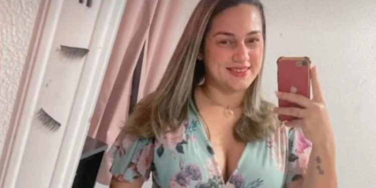Mulher é morta a tiros na frente da mãe e do padrasto em Manaus