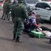 Óleo na pista causa acidente de moto e deixa casal ferido em Manaus