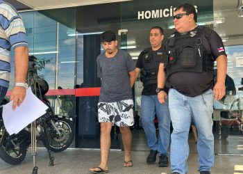 Homem sequestra jovem, o tortura por 24h, filma e manda pra mãe da vítima
