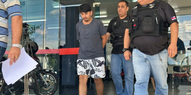 Homem sequestra jovem, o tortura por 24h, filma e manda pra mãe da vítima