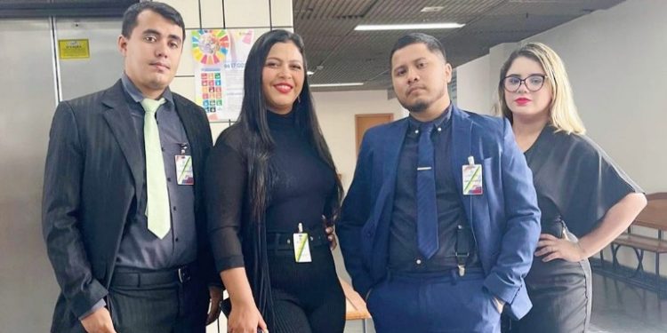 Talarica da Bemol posa ao lado de advogados e diz que Manaus vai “conhecer a verdade”