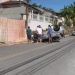 Homem perde controle e capota carro com mulher e bebê dentro em Manaus