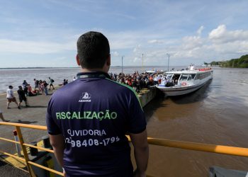 Parintins 2023: Arsepam inicia fiscalização de embarcações durante festival folclórico