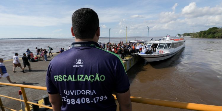 Parintins 2023: Arsepam inicia fiscalização de embarcações durante festival folclórico