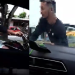 Confusão doida: vídeo mostra homem afrontando e se jogando em cima de carro da Amazonas Energia