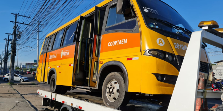 “Amarelinho” em Manaus é dirigido por motora sem CNH na Autaz Mirim