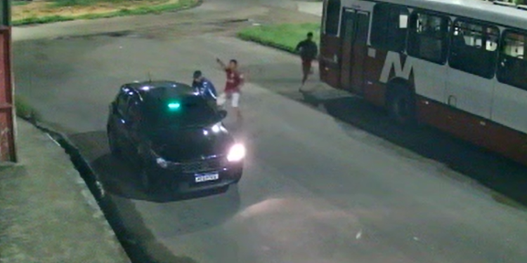 Vídeo: Quadrilha usa carro de app e faz cerca de 10 vítimas durante arrastões no Jorge Teixeira