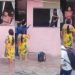 Marido se arma com faca e talarico pula janela após pegar esposa na cama com outro em Manaus; veja vídeo