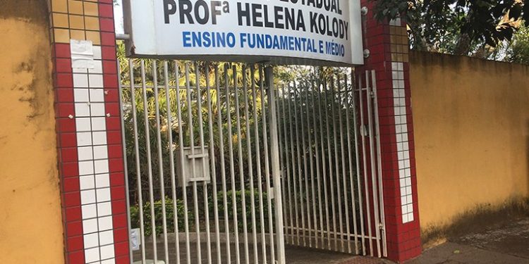 Ex-aluno invade escola, mata estudante e deixa menino baleado na cabeça