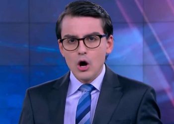 Dudu Camargo é demitido do SBT após ser pego no flagra defecando no próprio camarim