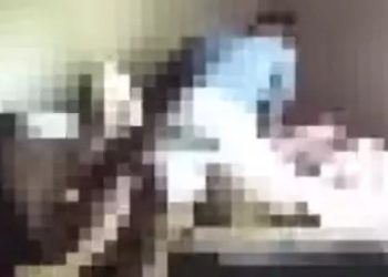 No flagra! Homem é filmado enforcando a esposa e vai preso