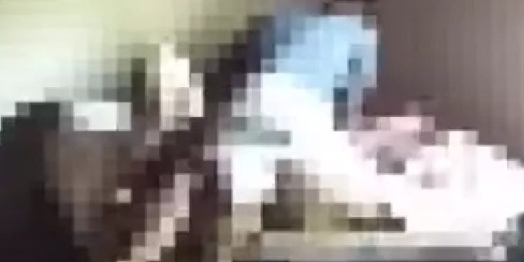 No flagra! Homem é filmado enforcando a esposa e vai preso