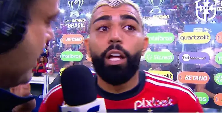 Gabigol esculacha Eric Faria e diz que problema do Flamengo é com a imprensa: ‘Falam m3rda’; vídeo