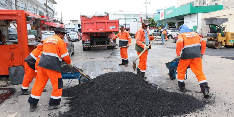 Prefeitura de Manaus asfalta Centro da cidade, com foco nas vias principais