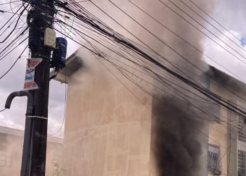 Carregador explode e incendeia apartamento no Eldorado
