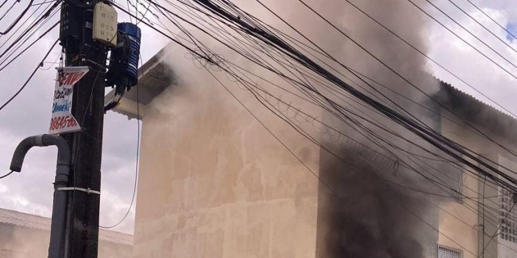 Carregador explode e incendeia apartamento no Eldorado