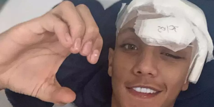 ‘Meno Kabrinha’, influenciador que levou tiro após ser assaltado recebe alta e dança funk