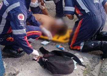 Atentado em parada de ônibus no Cidade de Deus deixa homem e mulher baleados