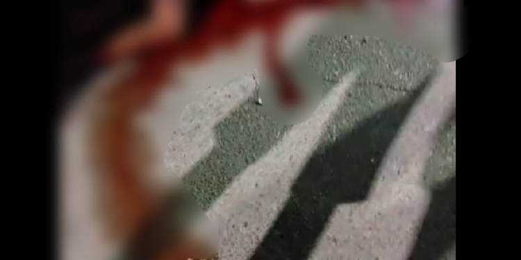 Imagens fortes: Homem leva facadas enquanto dormia e morre na frente de hospital em Manaus