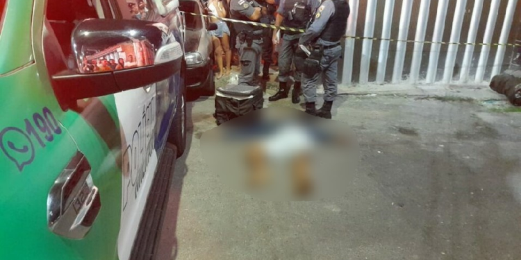 Vídeo: ‘Justiceiro’ mata a tiros suposto falso entregador que estava fazendo arrastão no Ouro Verde