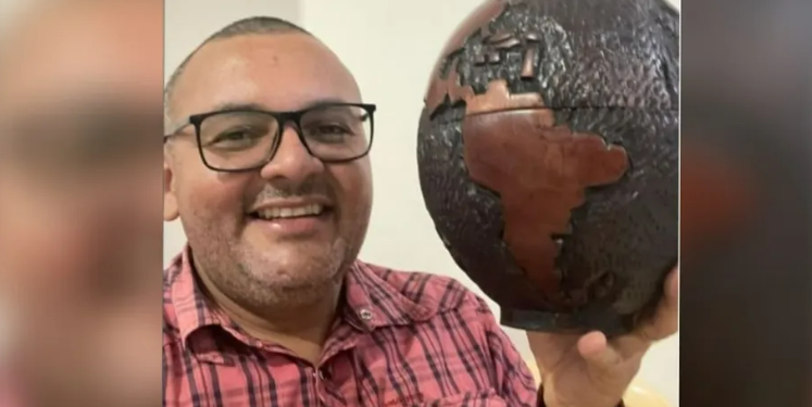 Bandidos matam pastor a tiros e depois incendeiam carro com o cadáver dentro