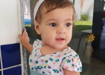 Bebê de um ano cai em balde cheio de água e morre afogada dentro de casa