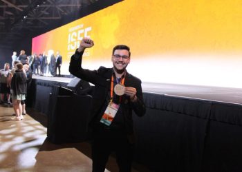 Brasileiro de 17 anos é o 2º da história a ganhar Prêmio Weizmann ao criar repelente com fruto amazônico