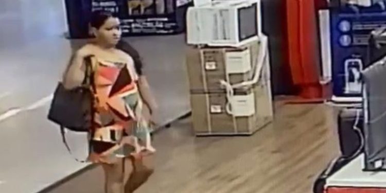 ‘Gatuna’ furta caixa de som JBL na surdina em shopping na Zona Leste de Manaus; ela é procurada