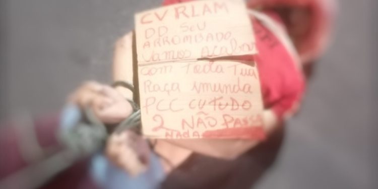Homem é asfixiado até a morte, amarrado e deixado com bilhete: ‘DD seu arrombado’