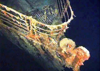 Submarino que levava turistas para ver Titanic desaparece