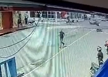 Homem furta R$ 170 mil em agência bancária do Amazonas e sai andando com o dinheiro na rua