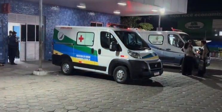 Jovem tem caco de vidro cravado na cabeça e facada no peito após briga no Jorge ‘Texas’