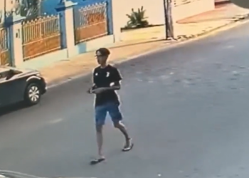 Assaltante aborda mulher em entrada de clínica de Manaus e ameaça: ‘Eu vou te furar!’; vídeo